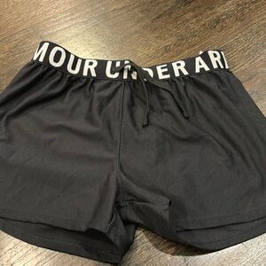 Under Armour black shorts